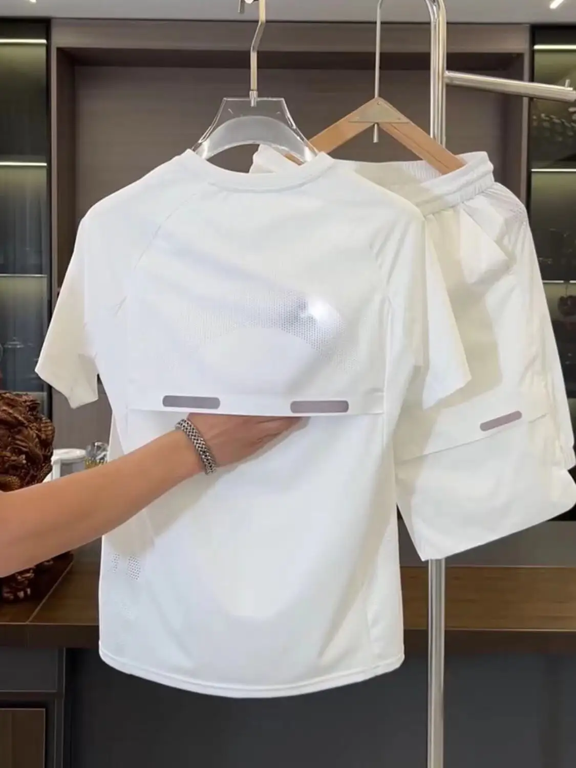 

Модный дышащий эластичный спортивный комплект из ледяного шелка для мужчин: повседневный комплект для бега, быстросохнущий, из полиэфирного волокна, летний, молодежный