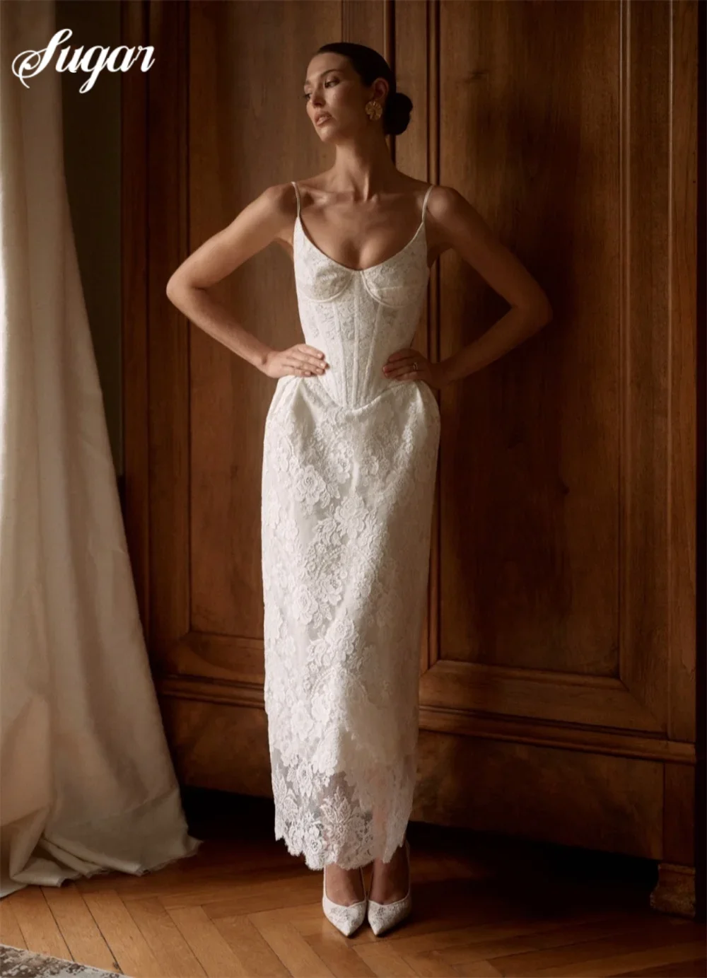 Maßgeschneidertes weißes Spitzen-Brautkleid mit Spaghettiträgern, Meerjungfrauen-Schnitt, elegantes knöchellanges Hochzeitskleid 2026