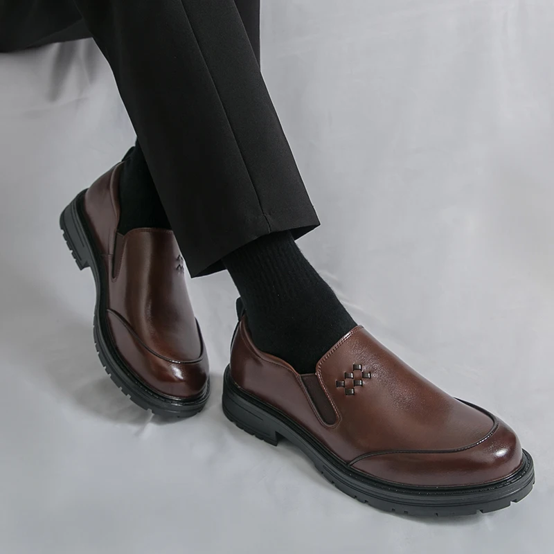 Men Casual Leather Shoes Black-brown Color Retro Men Thick-soled Durable One-piece Business Office Shoes Sizes 38-46