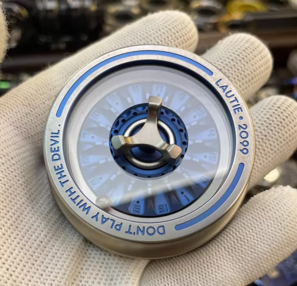 

Used EDC Lautie Carnival Titanium Blue Model A+Sapphire Glass Cover fidget spinner metal decompression toy