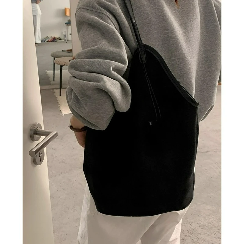 

Large Capacity Bags for Women 2025 New Autumn Winter Retro Fashion Shoulder Niche Versatile Commuting Tote Bag