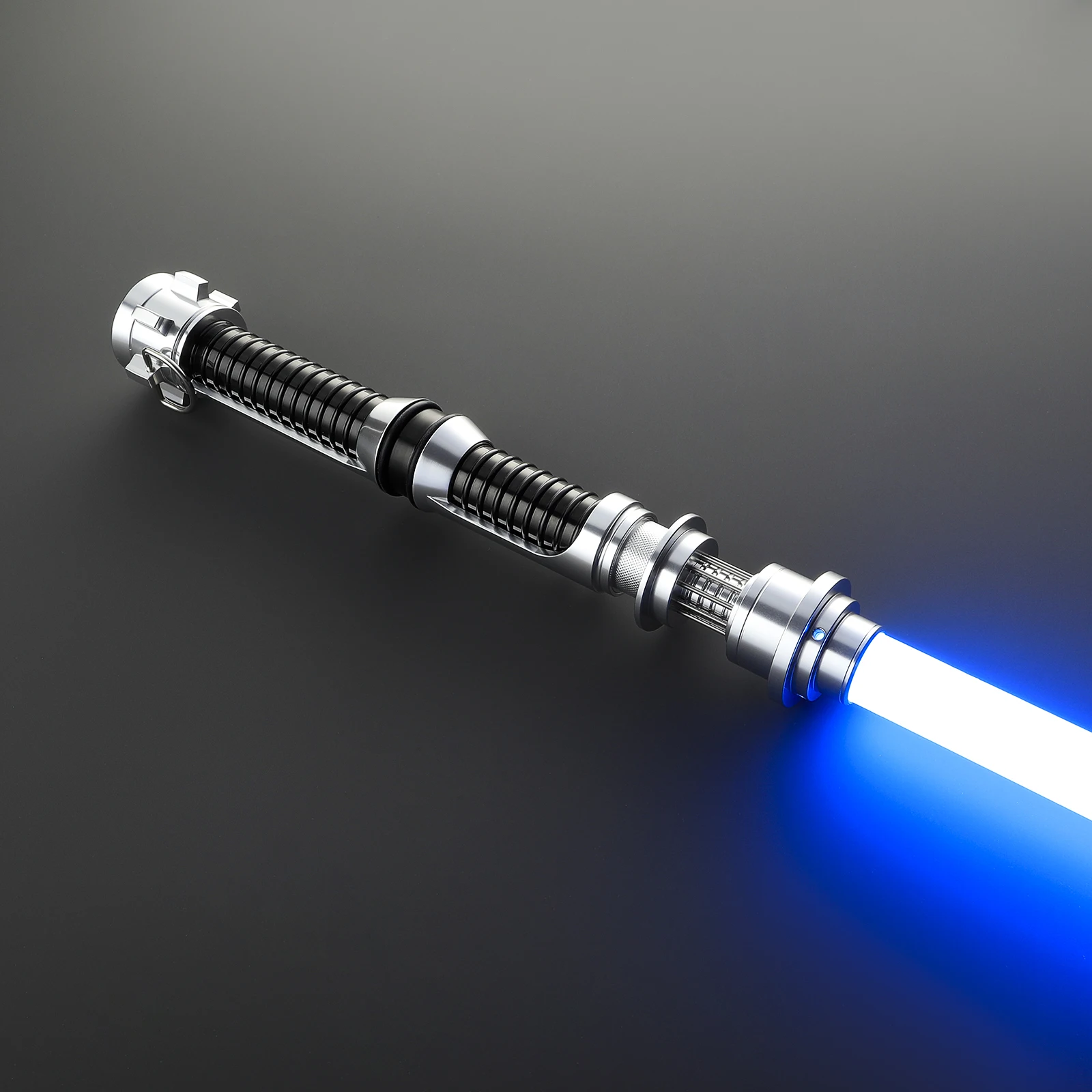 LGT Lightsaber Kyle Katarn Lightsaber Force الثقيلة المبارزة المعدنية هيلت ضوء صابر الحساسة السلس سوينغ مع التحكم بلوتوث