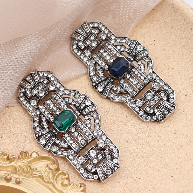 broche-cravado-com-diamantes-prata-antiga-eletroplatinada-diamante-brilhante-acessorio-de-vestuario-estilo-classico-0197s