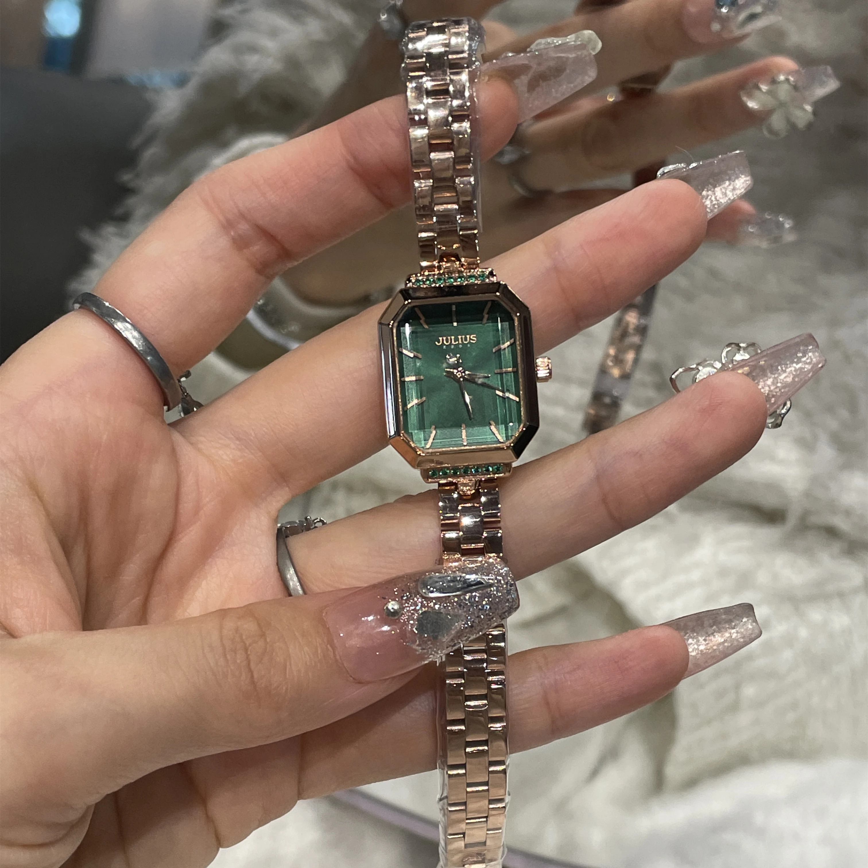 

Elegant Women'S Watch, A Luxurious Women'S Watch With A Jewel-Green Square Dial, A New 2026 Brand Watch, Suitable For Women.