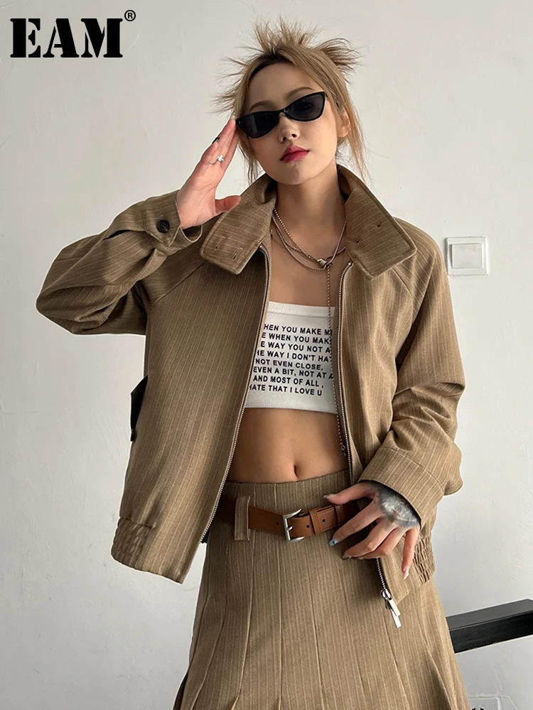 EAM Khaki Stripe Big Size Cool Jacket Loose Fit New Stand Collar Long Sleeve Women Coat Fashion Tide Spring Autumn 2024 30A1794