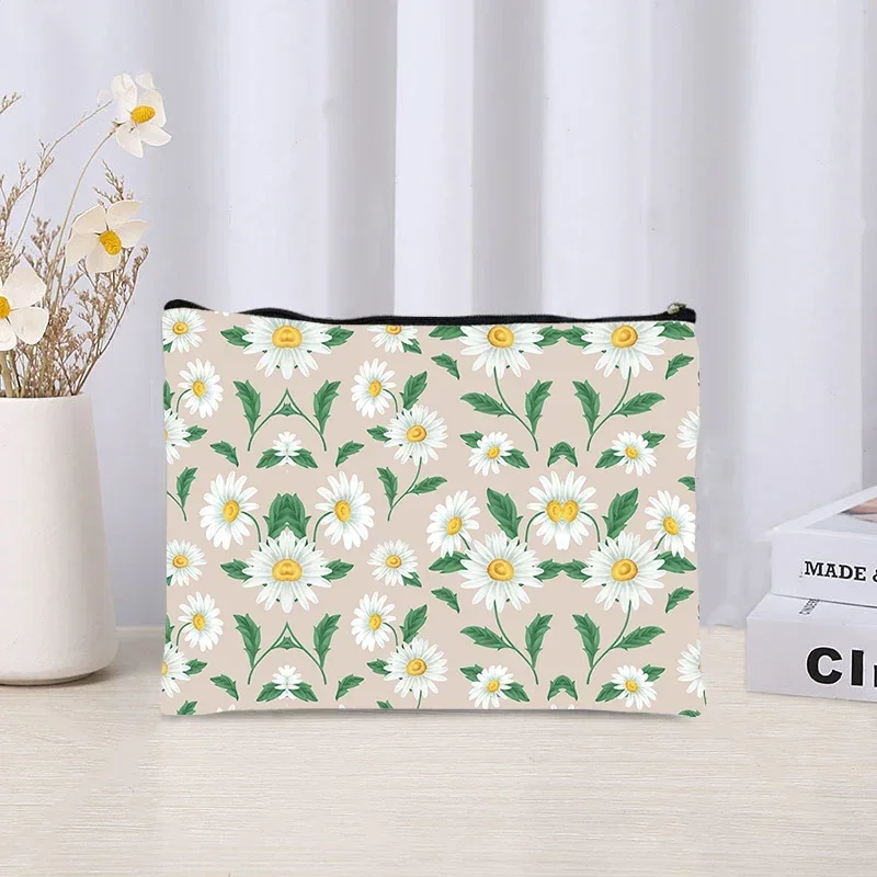 Bolsa de maquillaje con cremallera para mujer, estuche de lápices Kawaii, almacenamiento de papelería, embrague de lápiz labial, patrón de flores frescas de setas mágicas