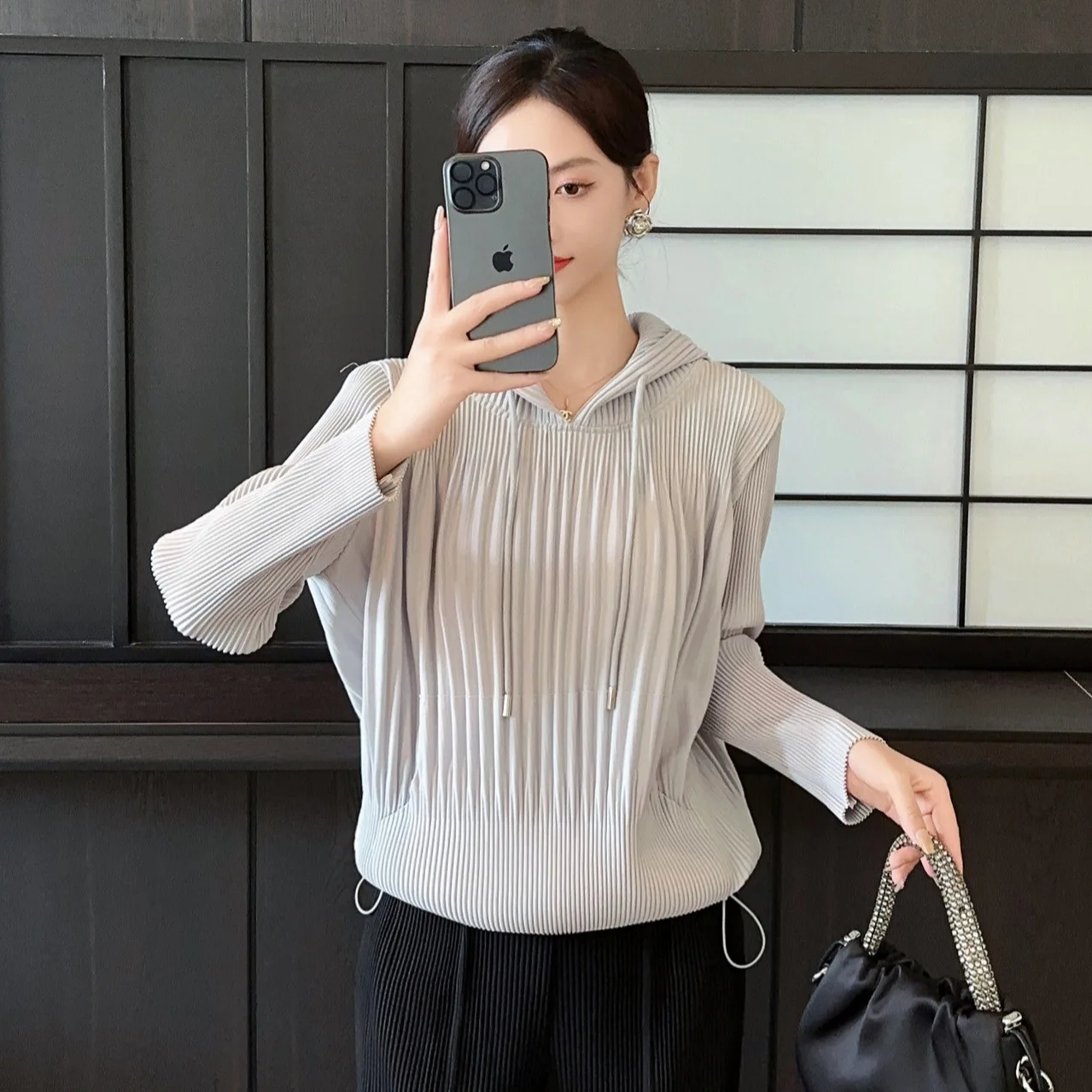 

Miyake модный плиссированный новый свободный плиссированный топ для женщин осеннего дизайна повседневная универсальная куртка большого размера с капюшоном