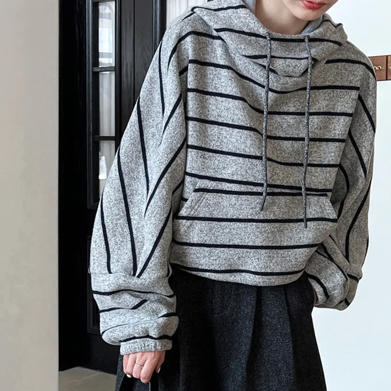 [EWQ] Splicing Contrasting Striped Hooded Thick Hoodie Sweatshirt Casual Loose Lace-up Pullover Women Top 2025 Spring 16O4219