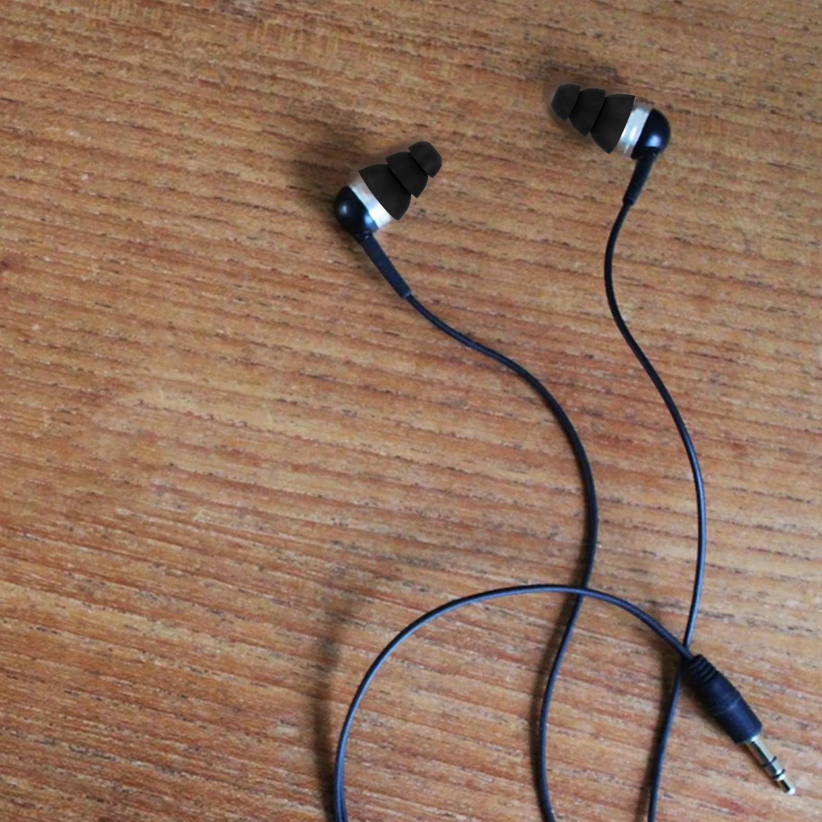 ثلاث طبقات 3.8 مللي متر أطراف أذن من السيليكون لسماعات الأذن داخل الأذن قبعات أذن سوداء عازلة للصوت مريحة تناسب طويلة الأمد