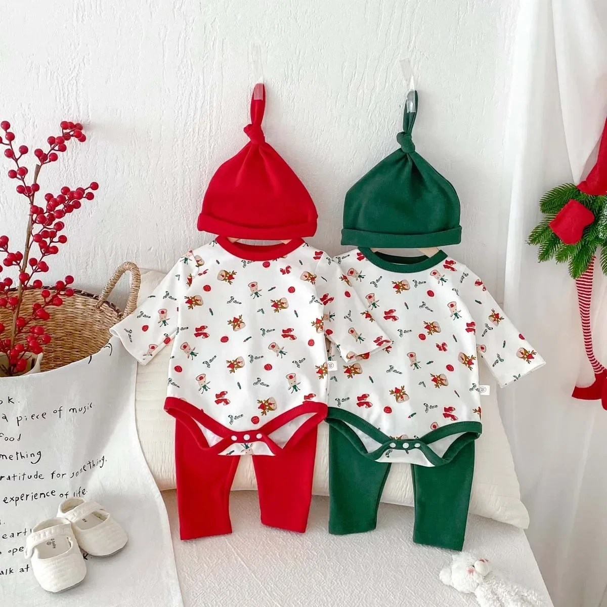 Korean Style Unisex Baby Autumn/Winter Christmas Print Romper Set with Cute Bonnet, Infant Cozy Home Wear Three-Piece Suit