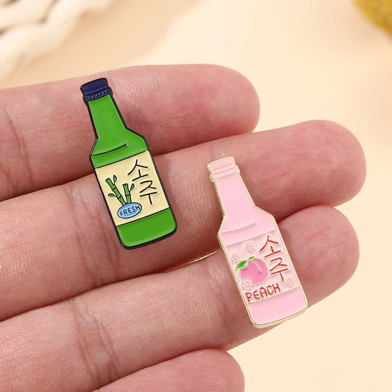 Soju Enamel Pin Brooch Wine Badge Peach Fresh Pink Green Bottle Lapel Pin Lovely Backpack Jewelry Accessories Gift for Friends