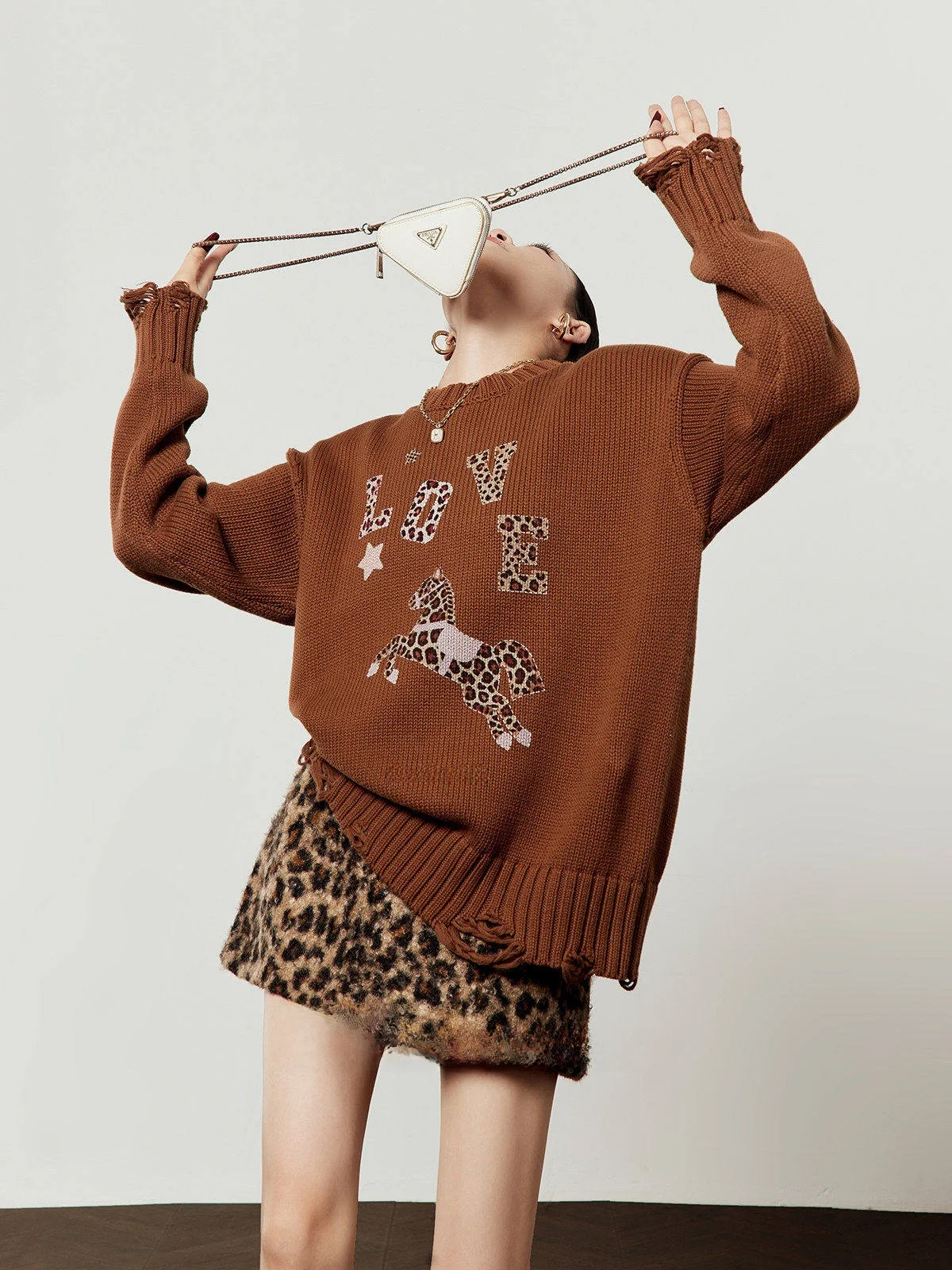 

Женский свободный свитер цвета кофе с принтом, круглым вырезом, винтажный, вязаный, с длинными рукавами, утепленный, весенняя новинка