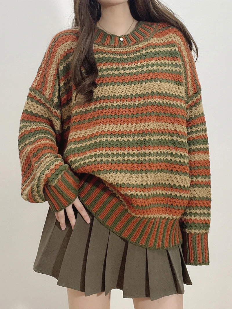 Damski sweter w paski z okrągłym dekoltem, duży rozmiar, wzorzysta dzianina.