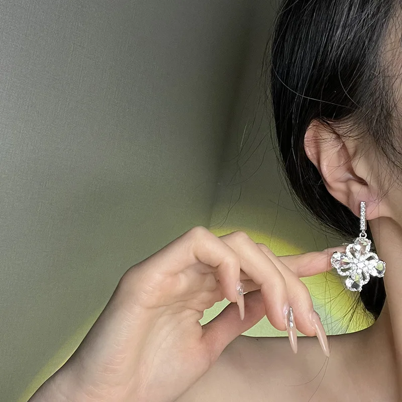 S925 silver high-end style stud earrings for women, light luxury floral silver zirconia fringes, retro style, versatile and suit