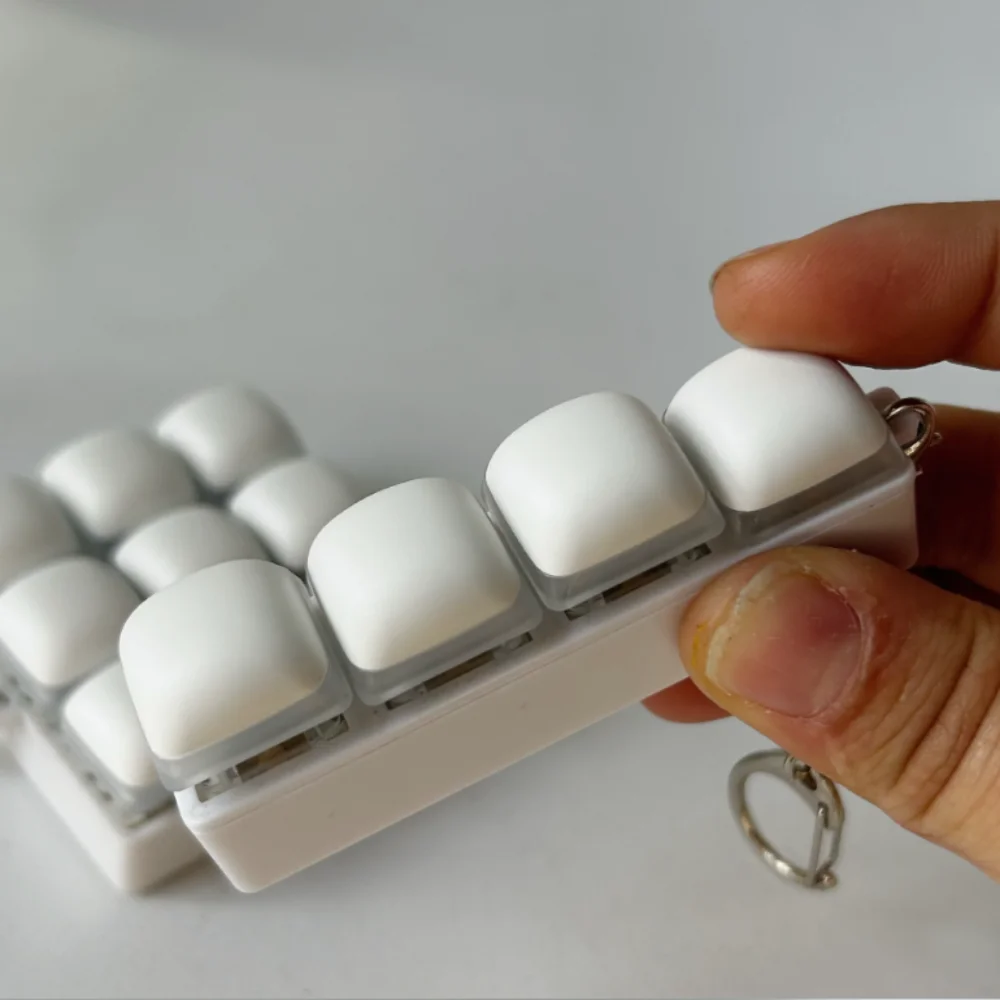

New 3/4/9Keys Fidget Keychain DIY Keyboard Keys Button Clicker Toy Steamed Bread Pass The Time Finger Keyboard Cap Adult