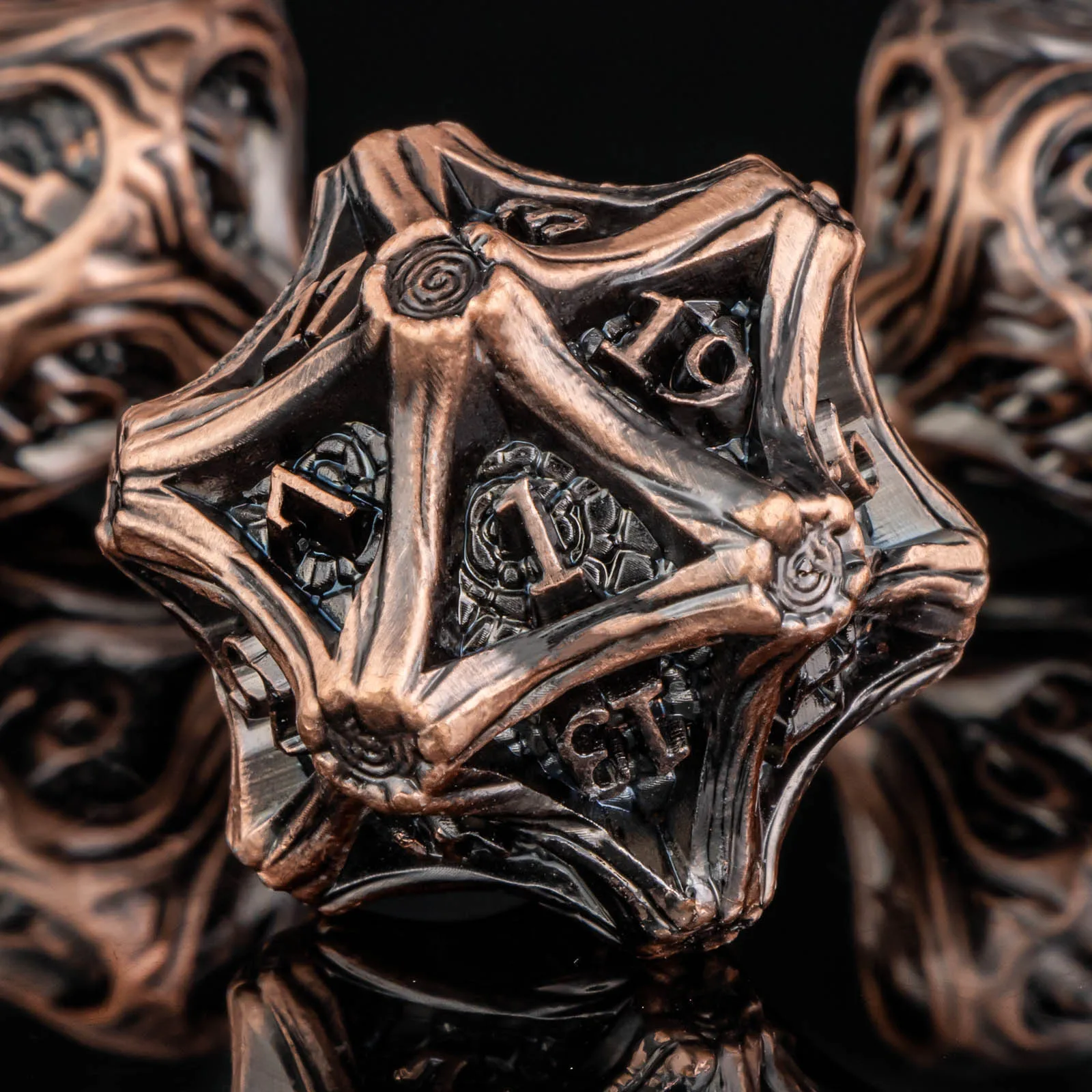 

Metal Dice Set DND, 7Pcs Tree Root Design Dungeon and Dragon Dice Set for Role Playing, Polyhedral D&D Dice D4 D6 D8 D10 D12 D20