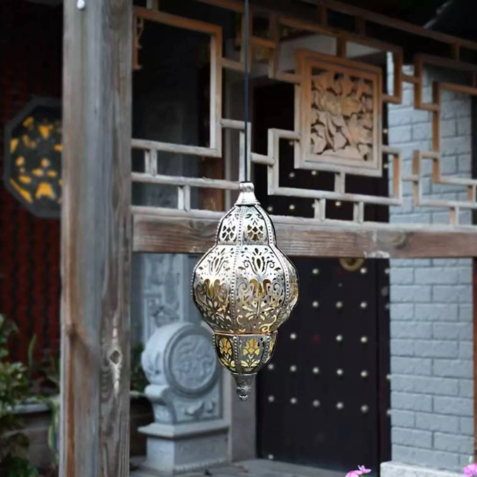 Solar Hanging Pendant Lamp Dark Metal Finish Baroque Shell Lamp Covered Patio Use Coastal Style for Courtyard