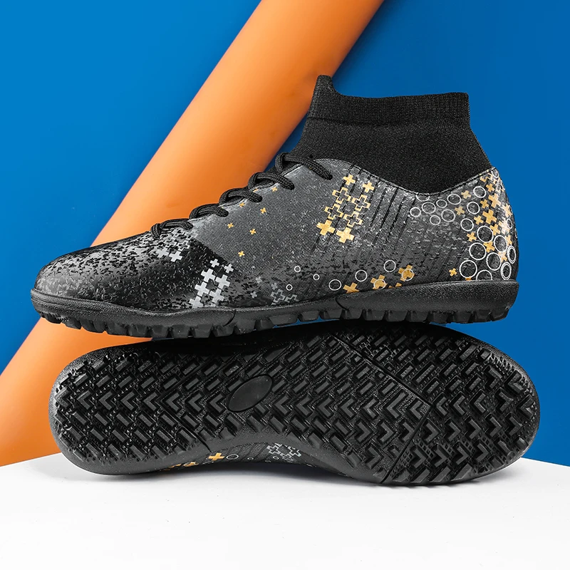 

A pair of children's four-season leather football shoes with stud detailing,wear-resistant football shoes, sizes 35-46，XL-2461-1