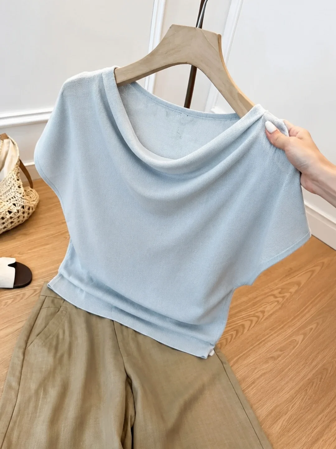 

Commute Ready Ice Silk Knitwear Short Sleeve Swing Neck Design Women's Fashion Simple Style Summer Top Korean Version Straigh...