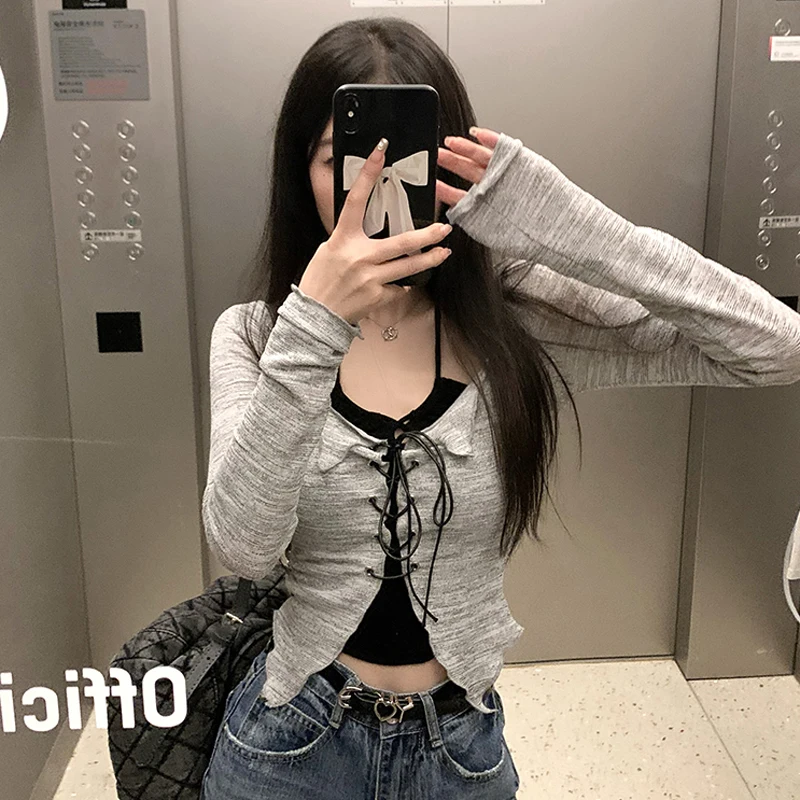 تي شيرت نسائي صيفي بأكمام طويلة وقصيرة، بتصميم أنيق وفريد، يكشف البطن، مع خط عنق على شكل حرف V، من القماش العادي، مثالي للنساء.