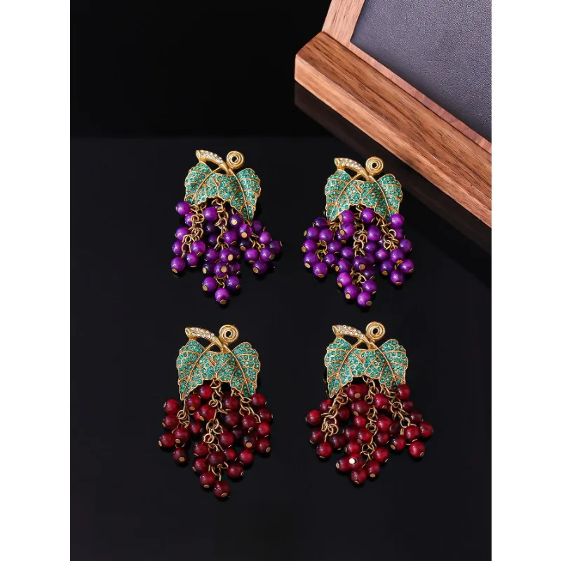 Retro Heavy Industry Glass Beads Grape Stud Earrings Light Luxury High-end Feeling Niche Temperature French Resin Dangle Earring