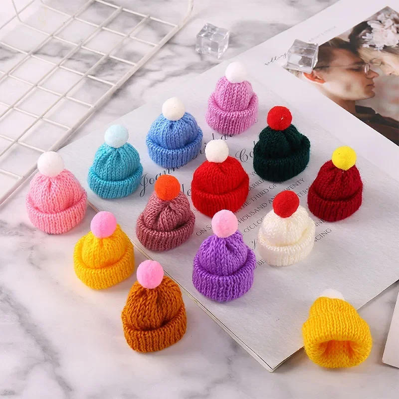 10/20pcs Mali santa Fejfedő színben hairball hats Bross Pulóver csapok Jelvény Csőbilincs ruhák Babaarcú de nem okos nő accessor DIY Megvarr kézműves dekor