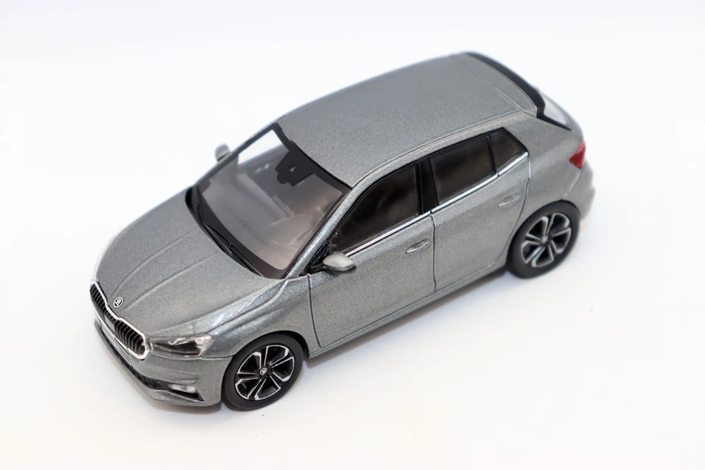 ダイキャスト-合金のおもちゃの車モデル,1:43スケール,skodaaファビア,ギフト,新しいコレクション