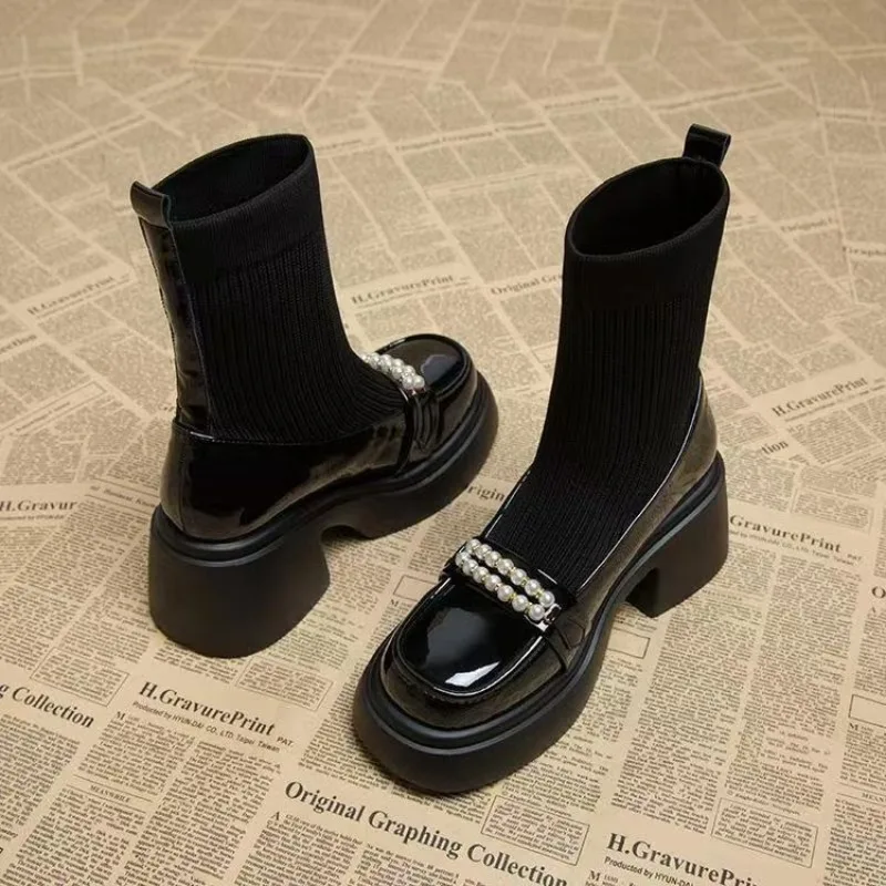 Stiefeletten für Damen, Herbst und Winter 2022, neuer Samt-High-Heel, ausländischer Stil, dünne Stiefel, kleine Person, dicker Absatz, Plateausohle
