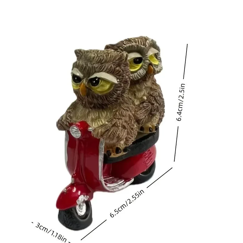 Couple Owls Riding Red Scooter Resin Figurine, Retro Desktop Ornament, Romantic Home Office Decor Creative Couple Gift