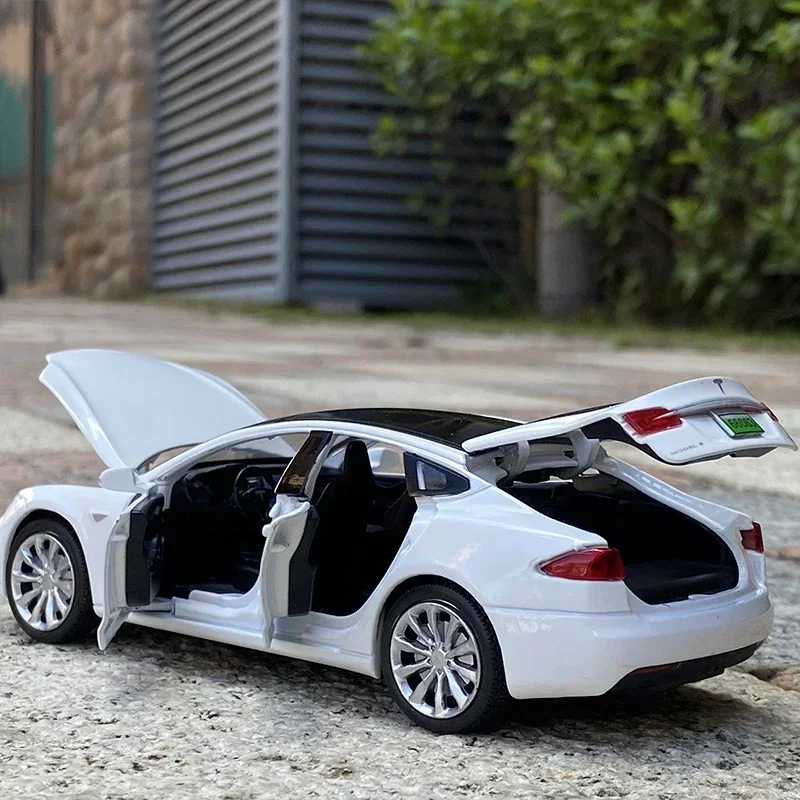 

Diecast Metal Toy Car 1/32 Model S 3 Alloy Automobile Simulation Sound Light Vehicle Collection Ornaments Gift for Boy