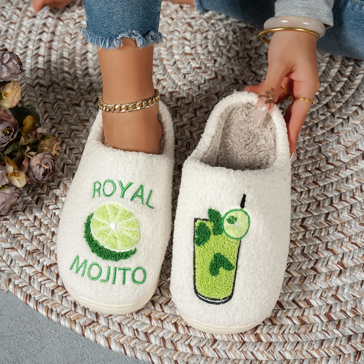 

Winter Fashion Cup Embroidered Pattern Women's Slippers Soft Sole Indoor Warm Leisure Bedroom Comfy Exquisite Home Couples Shoes