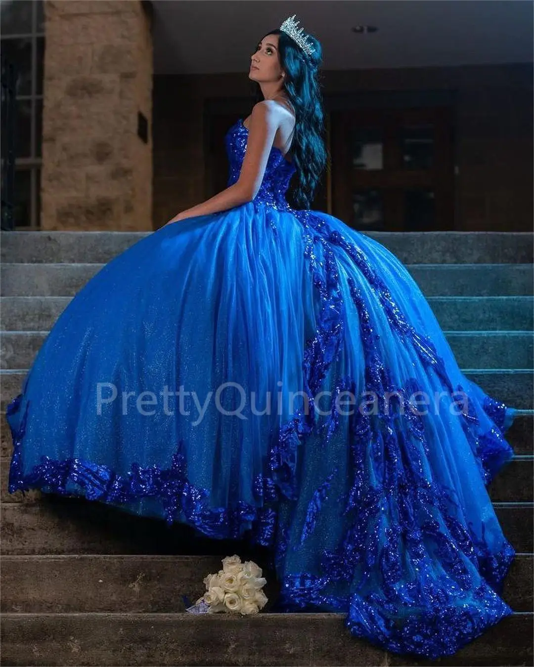 Vestido de quinceañera azul real con lentejuelas de tul brillante, vestido de baile de corazón hecho a medida con tren corto, Vestidos de quinceañeras