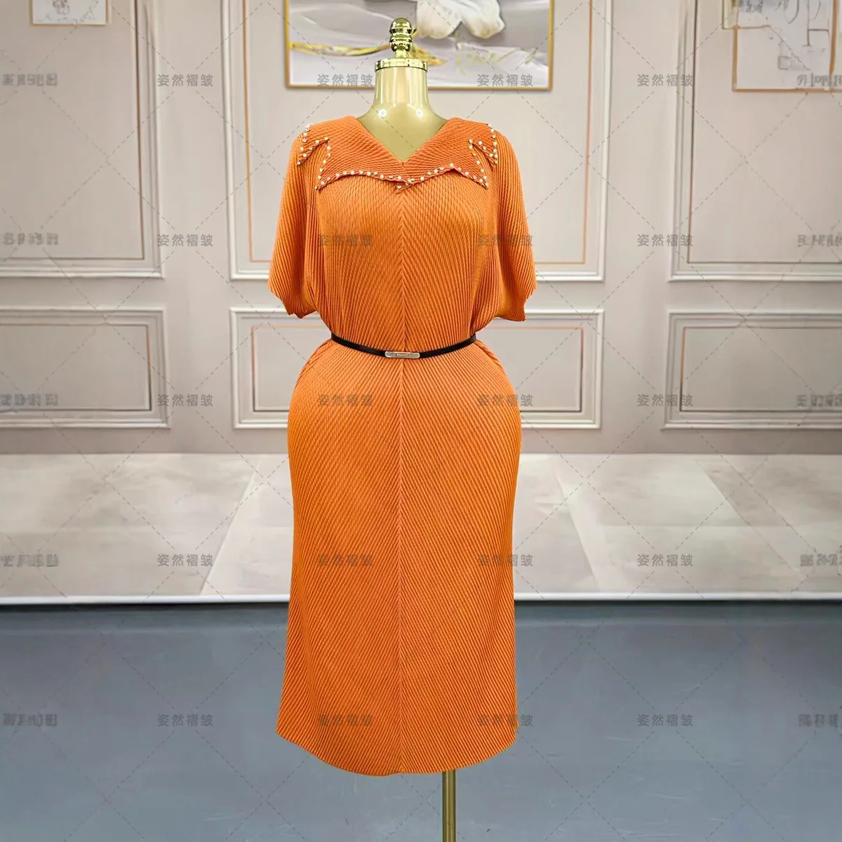 

Miyake Pleated Dresses 2025 Plus Size Women's European and American Fashion Pleated Dress V-neck Set Long Skirt Light Luxury