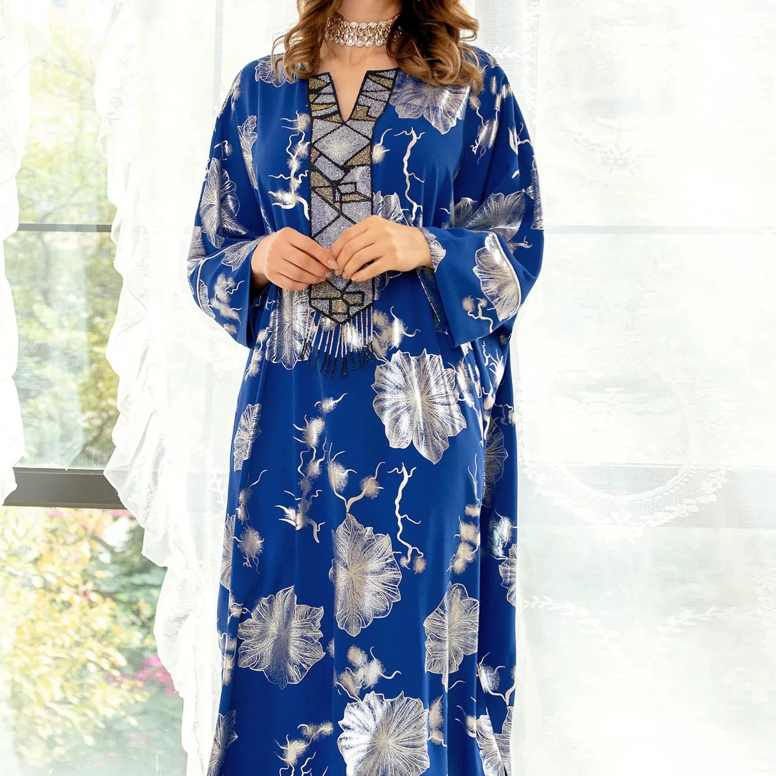 Sommerblaues europäisches und amerikanisches muslimisches Heißpräge-Blumenperlenkleid mit hängendem Bart im Ethno-Stil-GZXX654