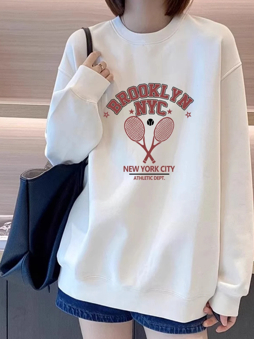 

Женский утепленный свитшот оверсайз с круглым вырезом, принтом-надписью, для осени и зимы, большие размеры