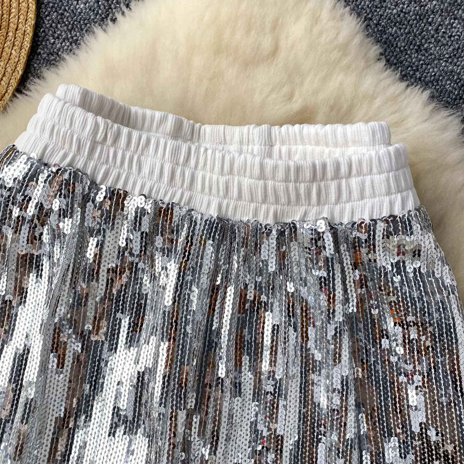 New Sliver Shining Sequin Shorts for Women Fashion Elastic High Waist Carnival Party Stage Performance Wedding Glitter Shorts