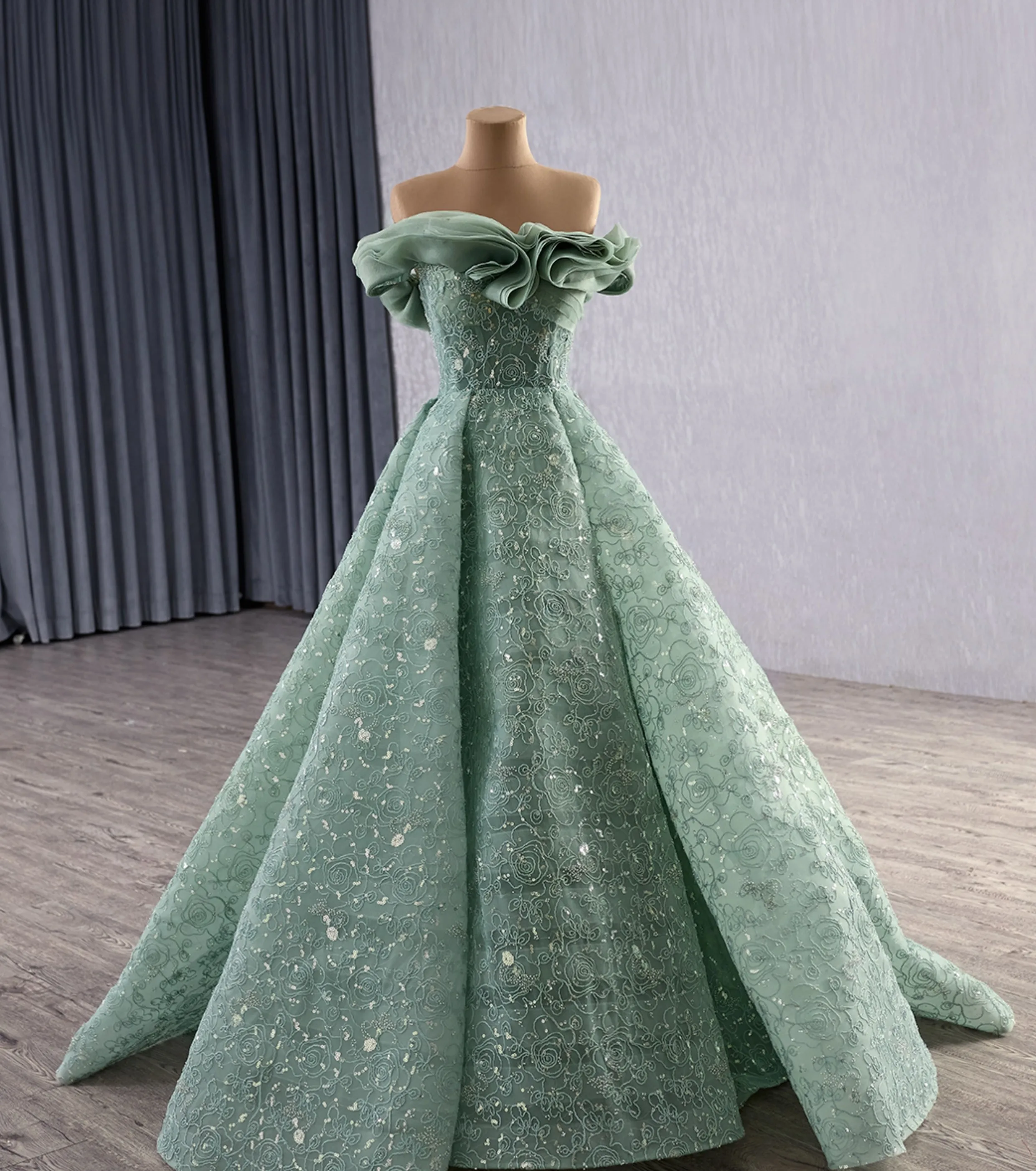 

Organza vetre Pearl Evening dress, strapless dress splayed watch with folds