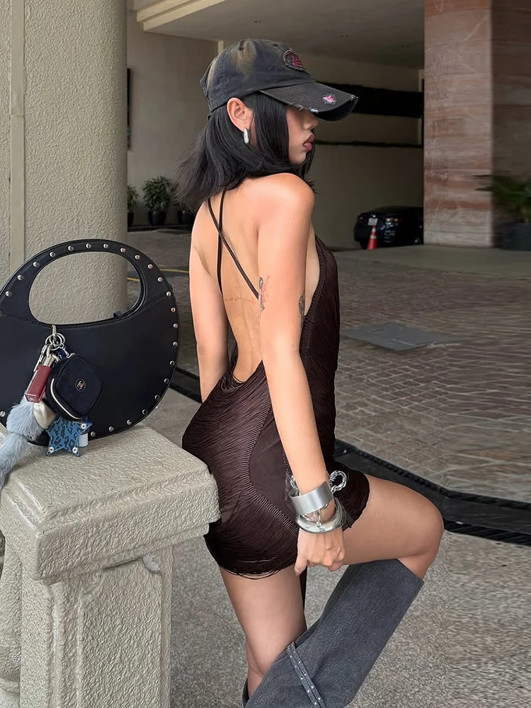 เดรสคอวีผูกเชือกผูกหลัง แขนกุด ทรงเข้ารูป สไตล์เซ็กซี่เก๋ไก๋ สำหรับออกงานกลางคืน หรือใส่เที่ยวคลับ ยี่ห้อ Sisterlinda