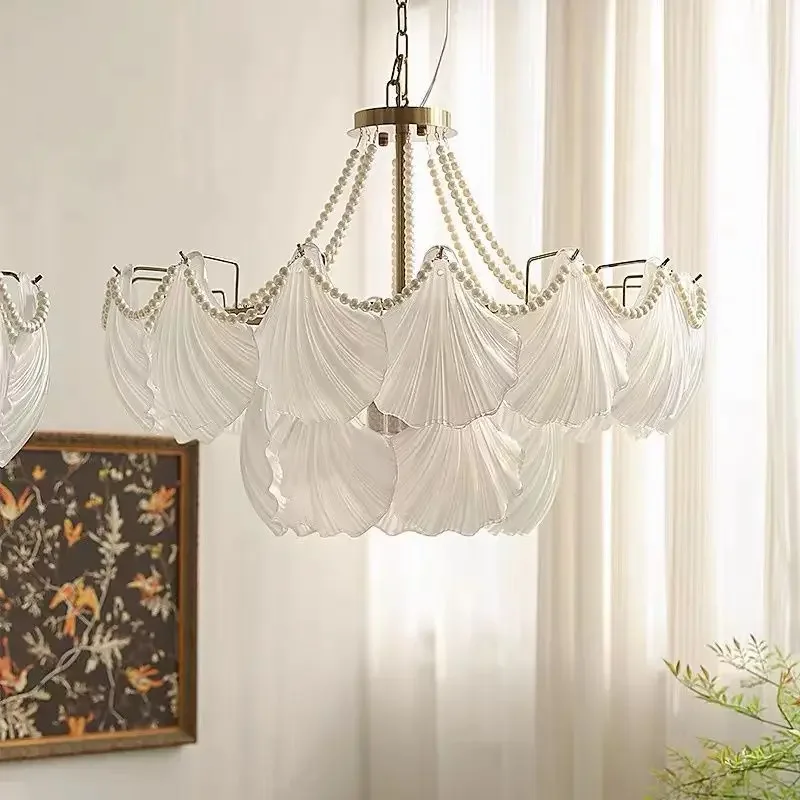 Lampadario francese a conchiglia di lusso leggero Lampadario di cristallo moderno e semplice per soggiorno di celebrità di Internet Calda camera nuziale romantica Master