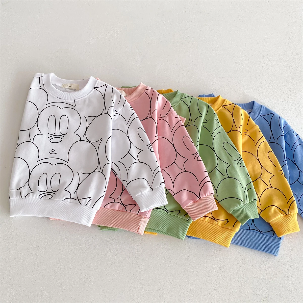 

Сплошной цвет, простые детские топы с длинными рукавами Disney, кофты, костюм для малышей, пуловер с круглым воротником, толстовка с капюшоном, детская осенняя одежда