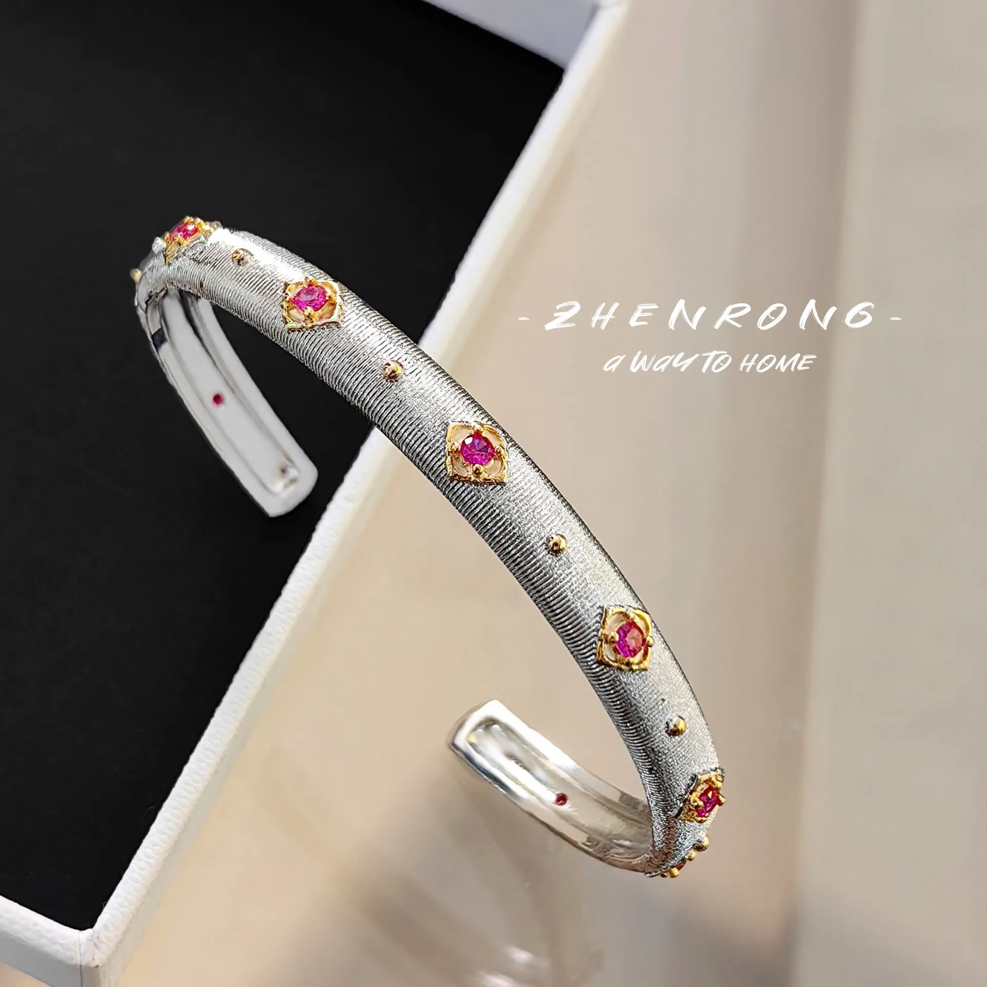 Foydjew Italian Vintage Jewelry Inlaid Red Corundum Gold-plated Bracelets Women\'s 2024 New Trend