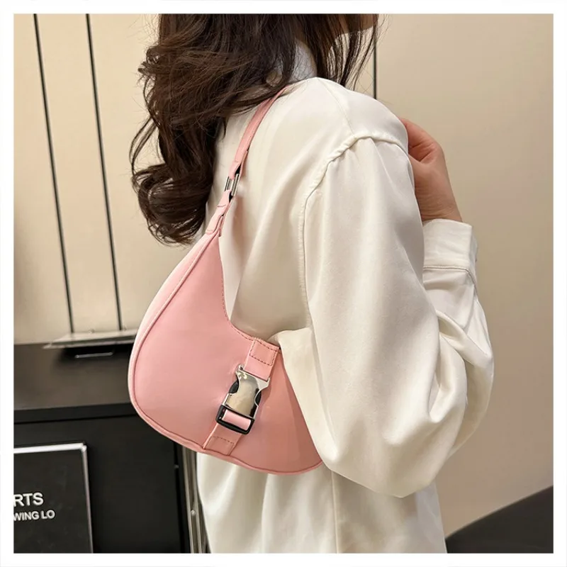 Bolsa tiracolo feminina em forma de crescente, bolsa de ombro, corrente, casual, portátil, versátil, high-end, na moda