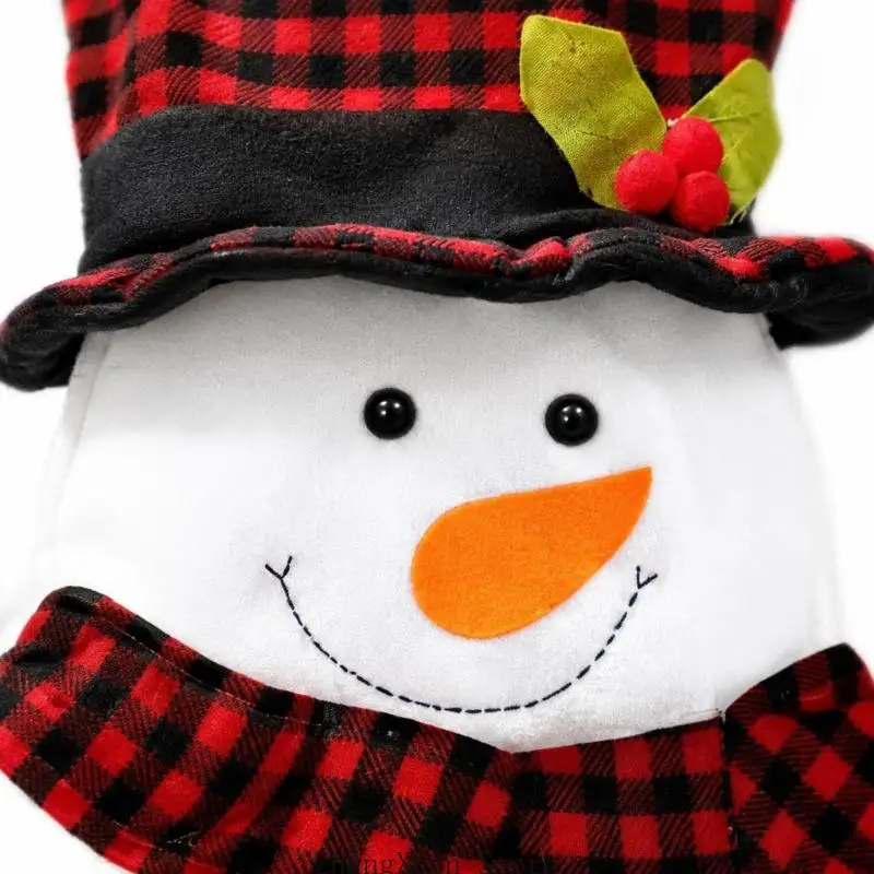 Weihnachts-Displayfigur mit weicher Stoffkonstruktion und rot-schwarzen Karos für Baumkronen, Einzelhandelsdisplays für den – Detail 3