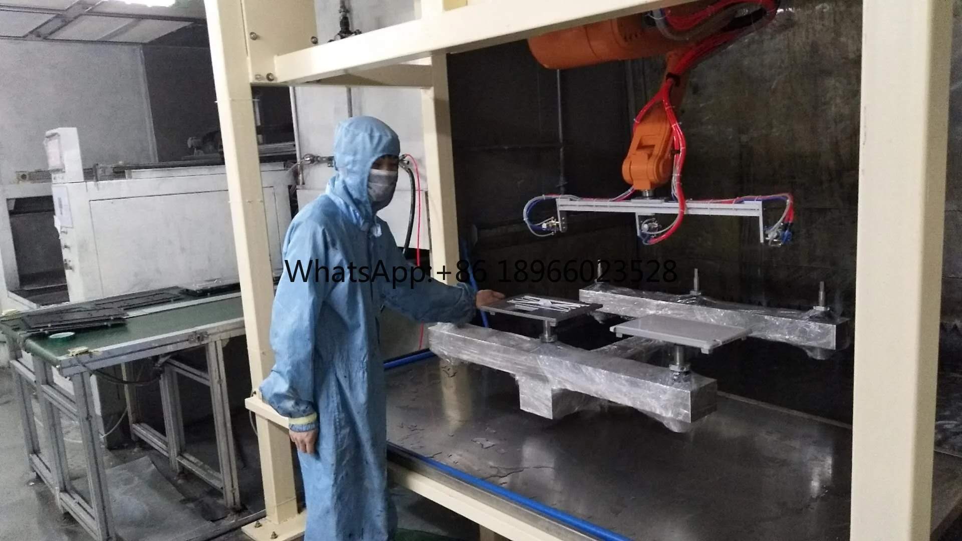 6 aixs automatic arm robot spray painting hanging installed with turntable equipped with dry spray booth painting