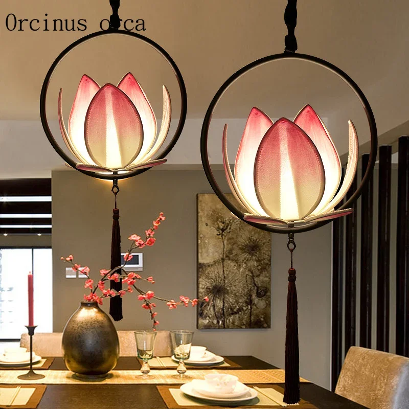 

New Chinese classical lotus pendant lamp Tea Room Restaurant aisle Chinese style Zen hand painted fabric pendant lamp