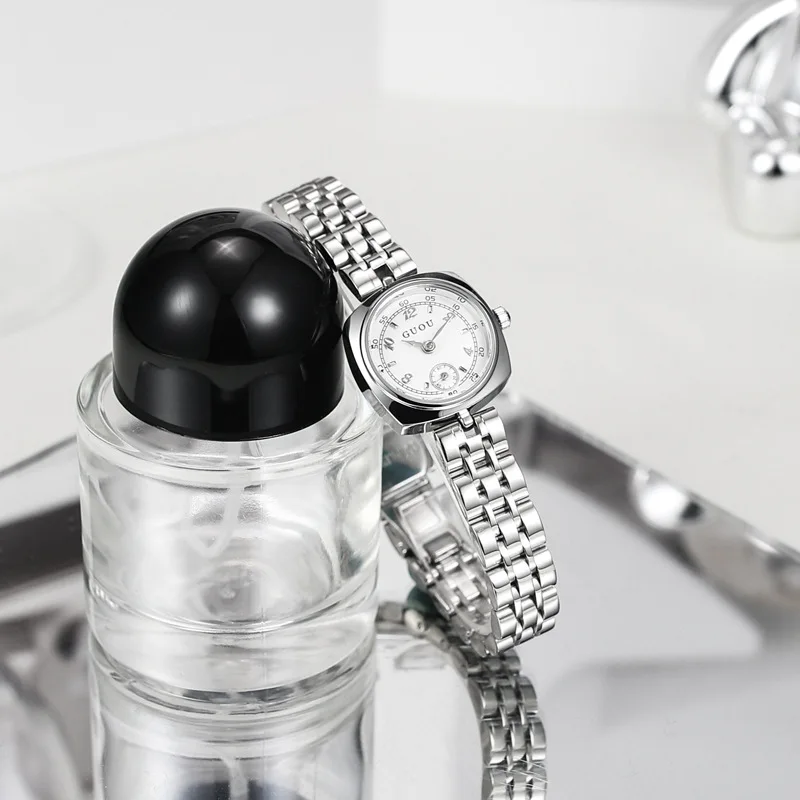 New Stainless Steel Strap WatchSmall And Delicate, With A Small Gold Dial And Square Case; A Fashionable Quartz Watch For Women.