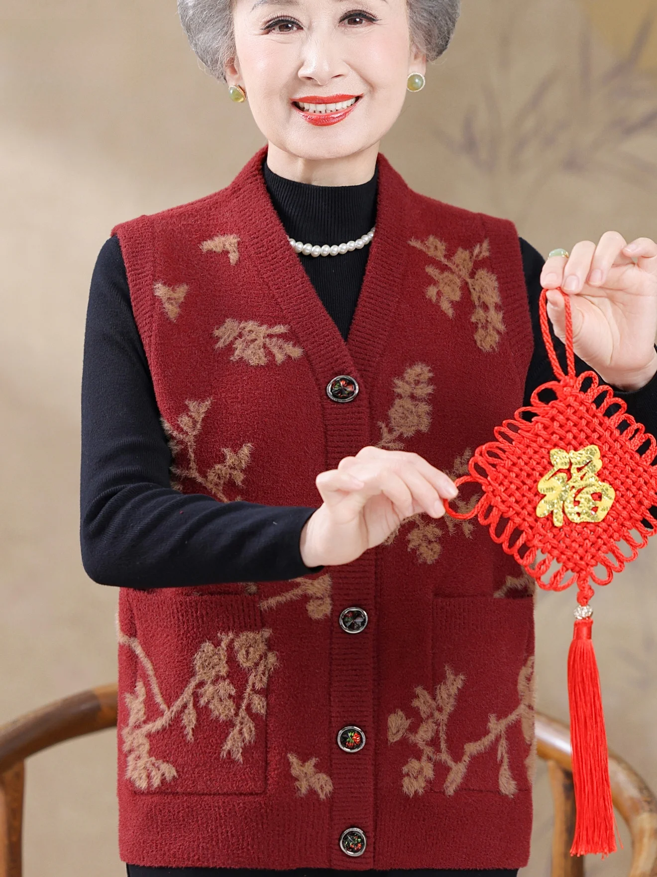 

Warm Floral Print Knitted Vest Cardigan Outerwear for Middle-Aged Women V-Ne ket Design Faionable Slim Fit Polyester F...