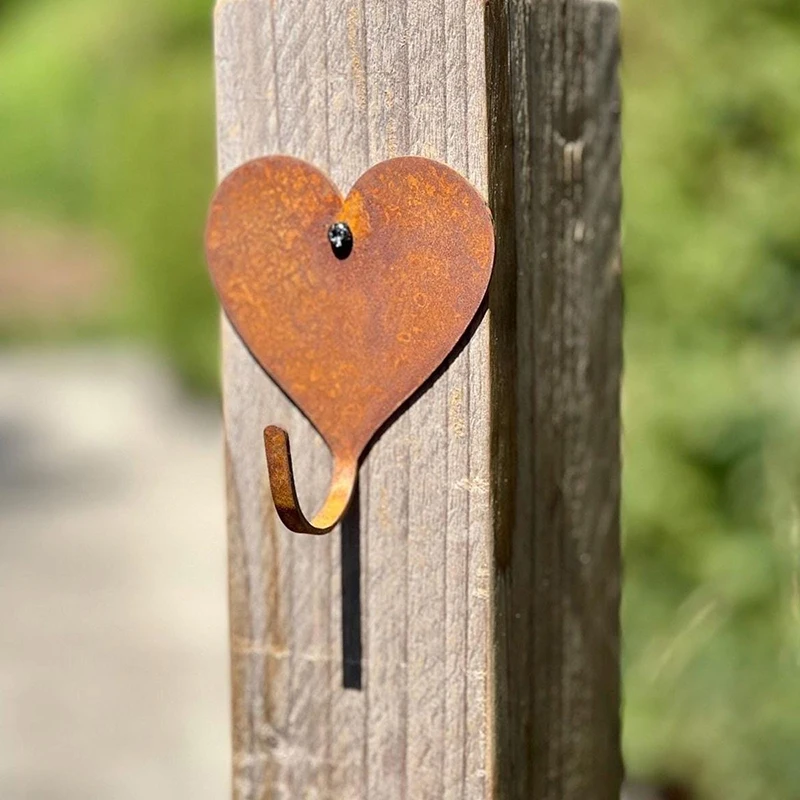 Rust Color Heart‑Shaped Hook Vintage Iron Metal Craft Art Decor Hook for Courtyard Garden Entryway Wall Hanging Ornament