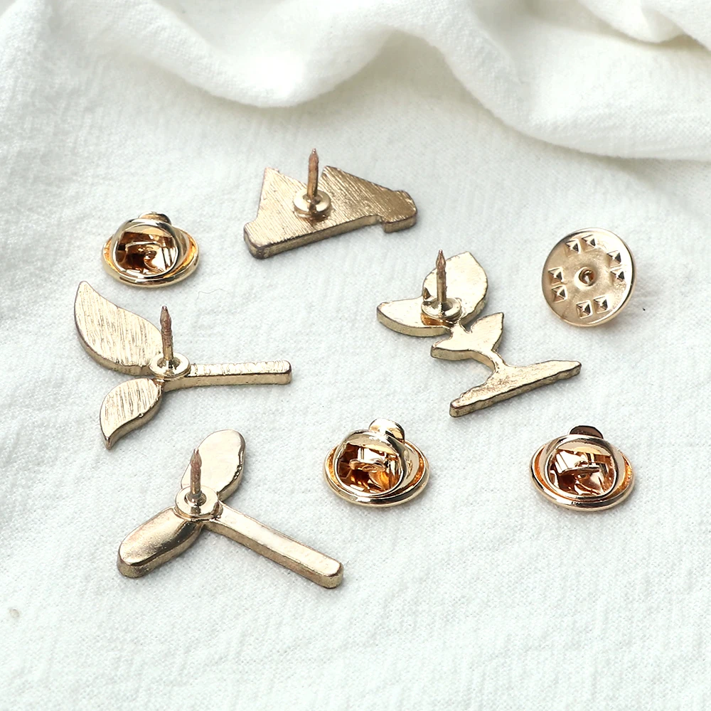 Green Cartoon Plant Seedling Leaf Enamel Pin Metal Leaves Plants Mountain Pins Brooches Women Men Badges Jewelry Friends Gifts