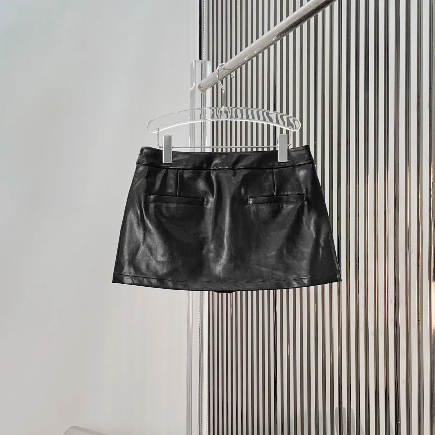 2026 New Style Women's Black High-Waisted Faux Leather Cargo Pocket Mini Skirt